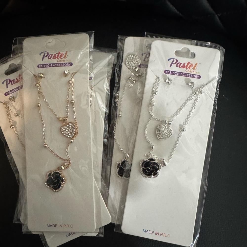 Silver and Black Heart Necklace gold or silver 6 of each . ‼️you choose ‼️